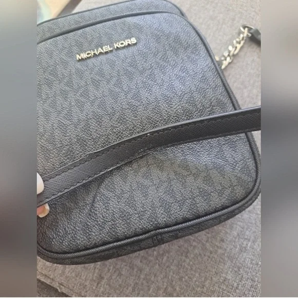 Michael Kors Jet Set Medium Flight Crossbody with silver hardware EUC - Picture 6 of 10